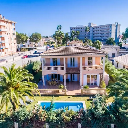 Elegant With Garden Holiday home *