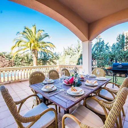 Holiday home Elegant With Garden